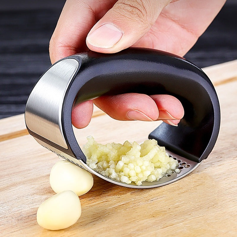 Anual Stainless Steel kitchen Garlic Press Manual Garlic Mincer Chopping Garlic Tools Curve Fruit Vegetable Tools Kitchen Gadgets Garlic Press Rocker Stainsteel Garlic Crusher Black Peeler And Metal Scraper