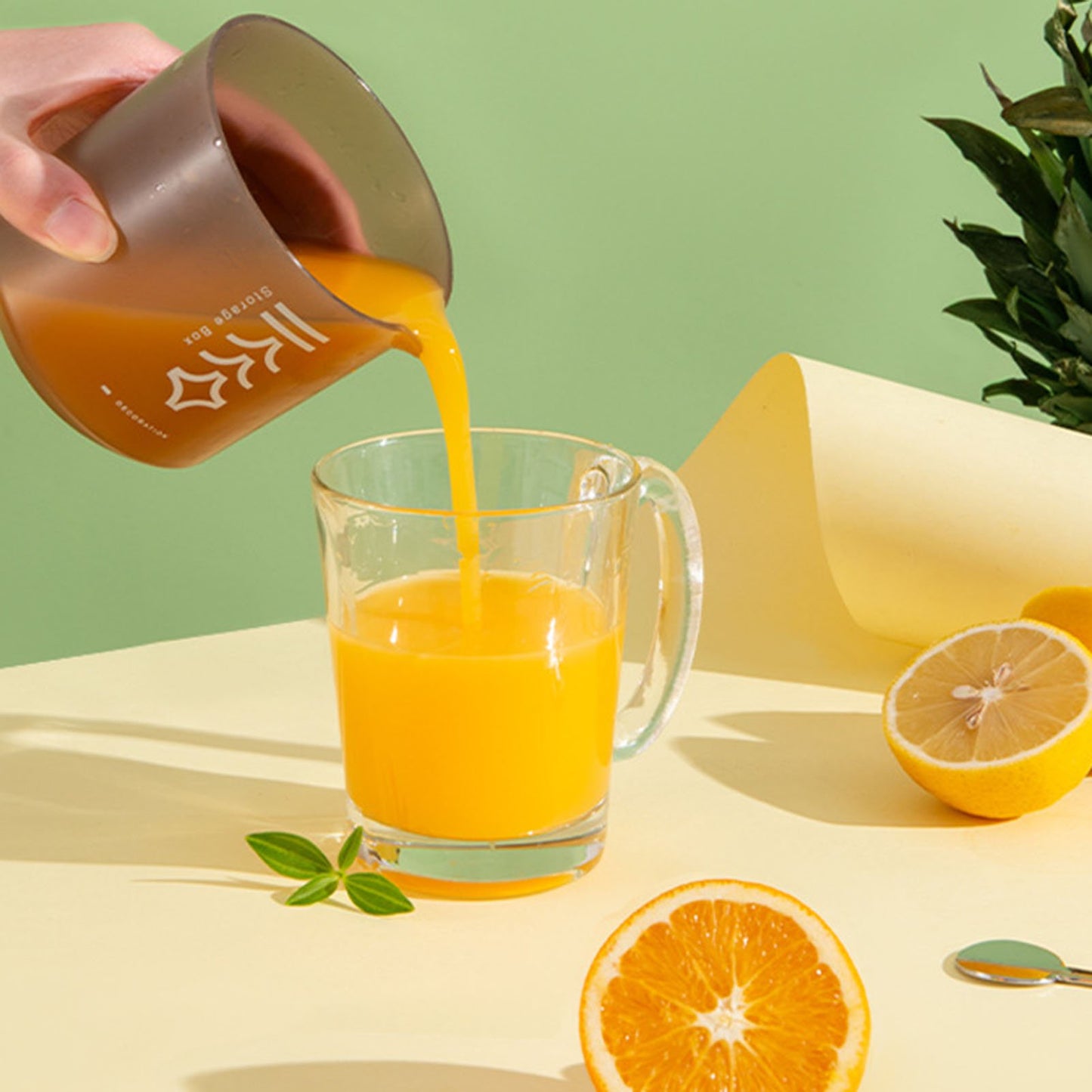 Mini Portable kitchen Manual Juicer Citrus Juicer Manual Lemon Squeezer Lime Orange Juicer Homemade DIY Fruit Orange Separating Juicer Fruit Separator Not Splash Semi-Transparent Non-electric Lemon Squeezer